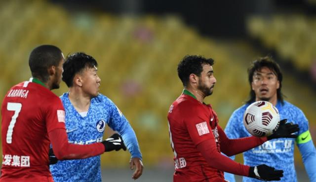 大连人暂摆脱降级区 拉尔森欣喜：很幸运将球打进